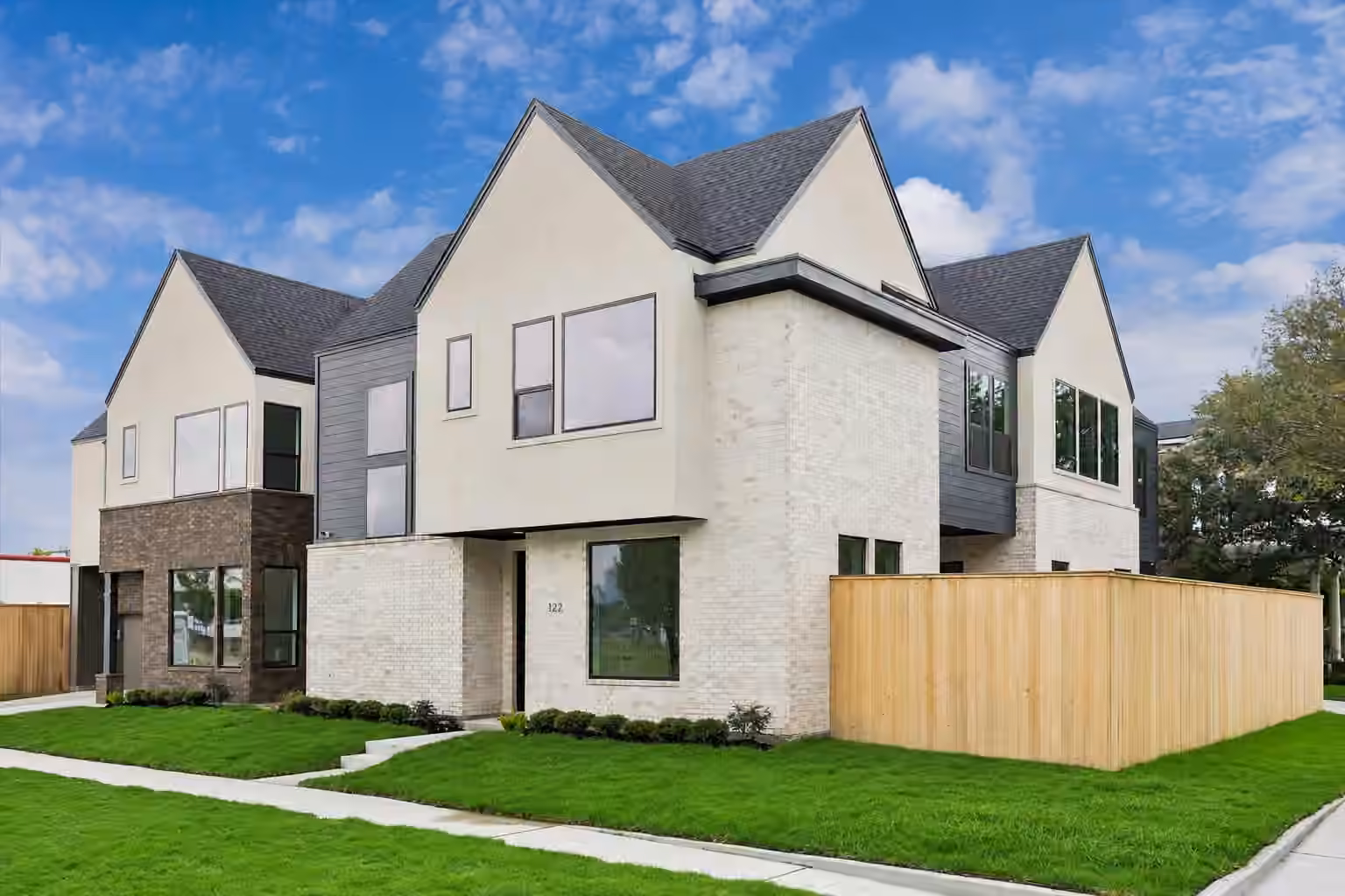 Photo of 122 E 4th Street, Houston, TX
