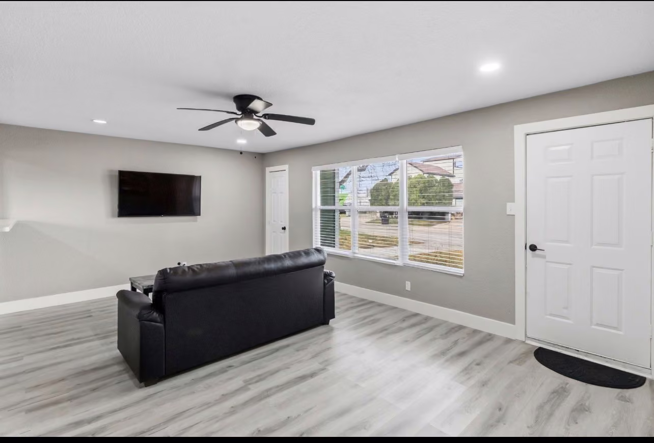 Photo 4 of 5914 Southcrest St Street, Houston, TX