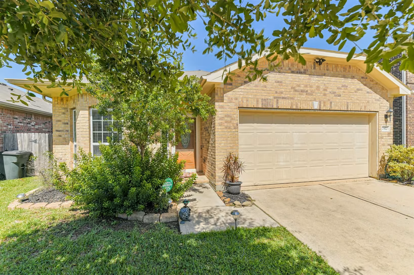 Photo 3 of 7527 Windsor Valley Lane, Houston, TX