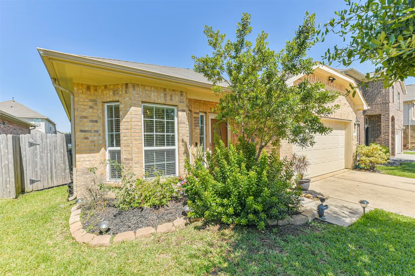 Photo 5 of 7527 Windsor Valley Lane, Houston, TX