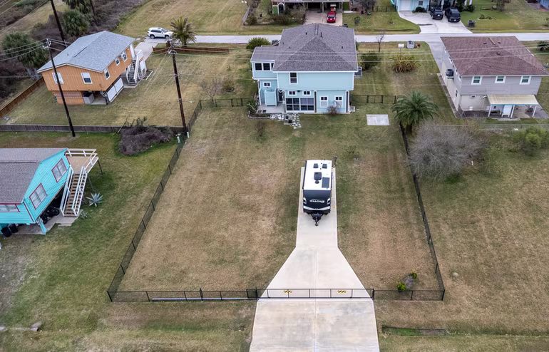 Photo 3 of 16506 Mansvelt Road, Jamaica Beach, TX