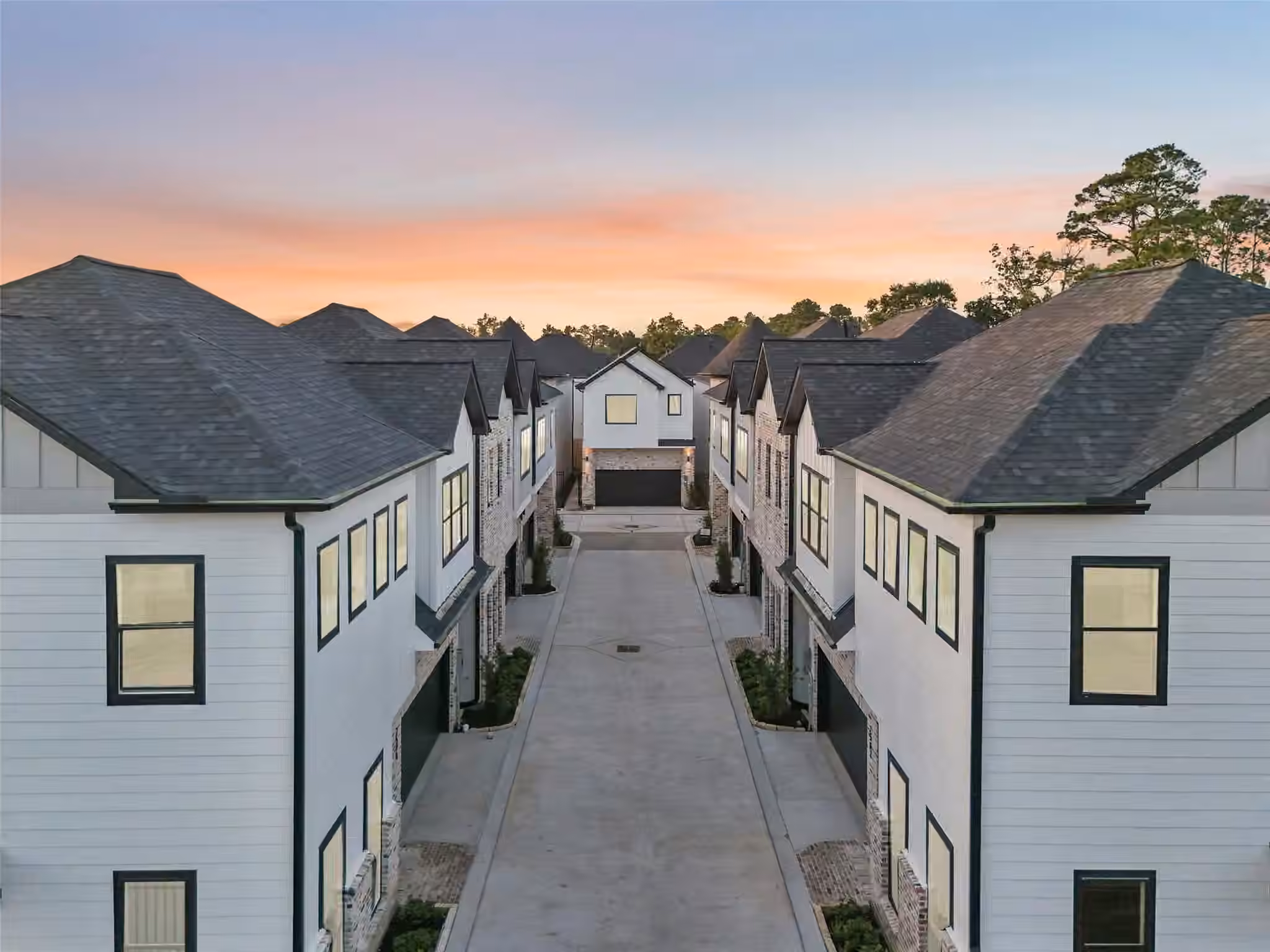 Photo of 2590 W Tidwell Road, Houston, TX