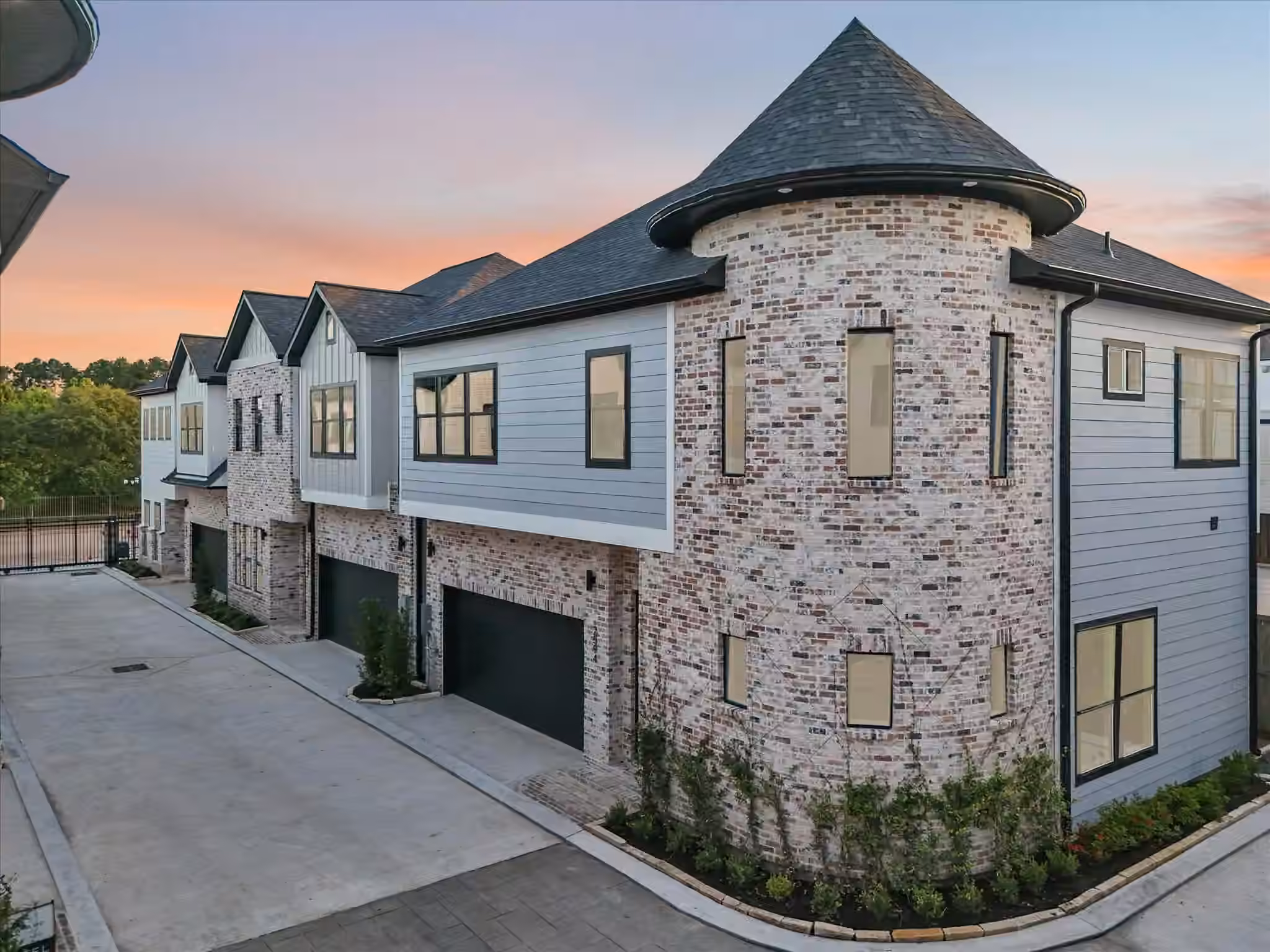 Photo 2 of 2590 W Tidwell Road, Houston, TX