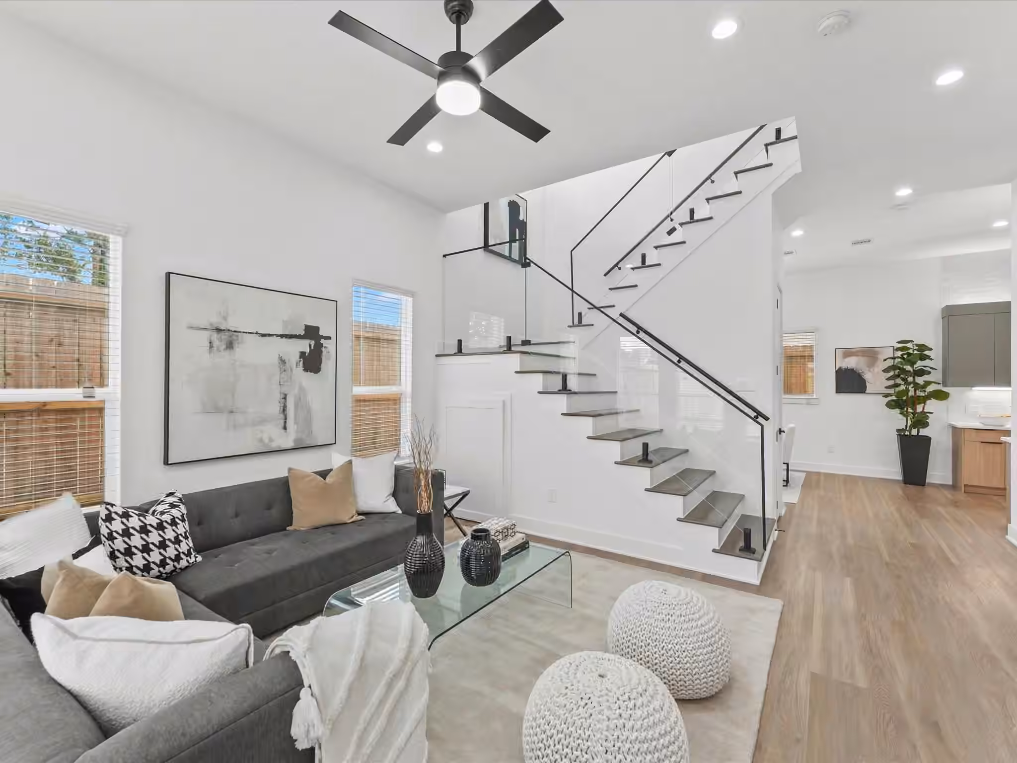 Photo 3 of 2590 W Tidwell Road, Houston, TX