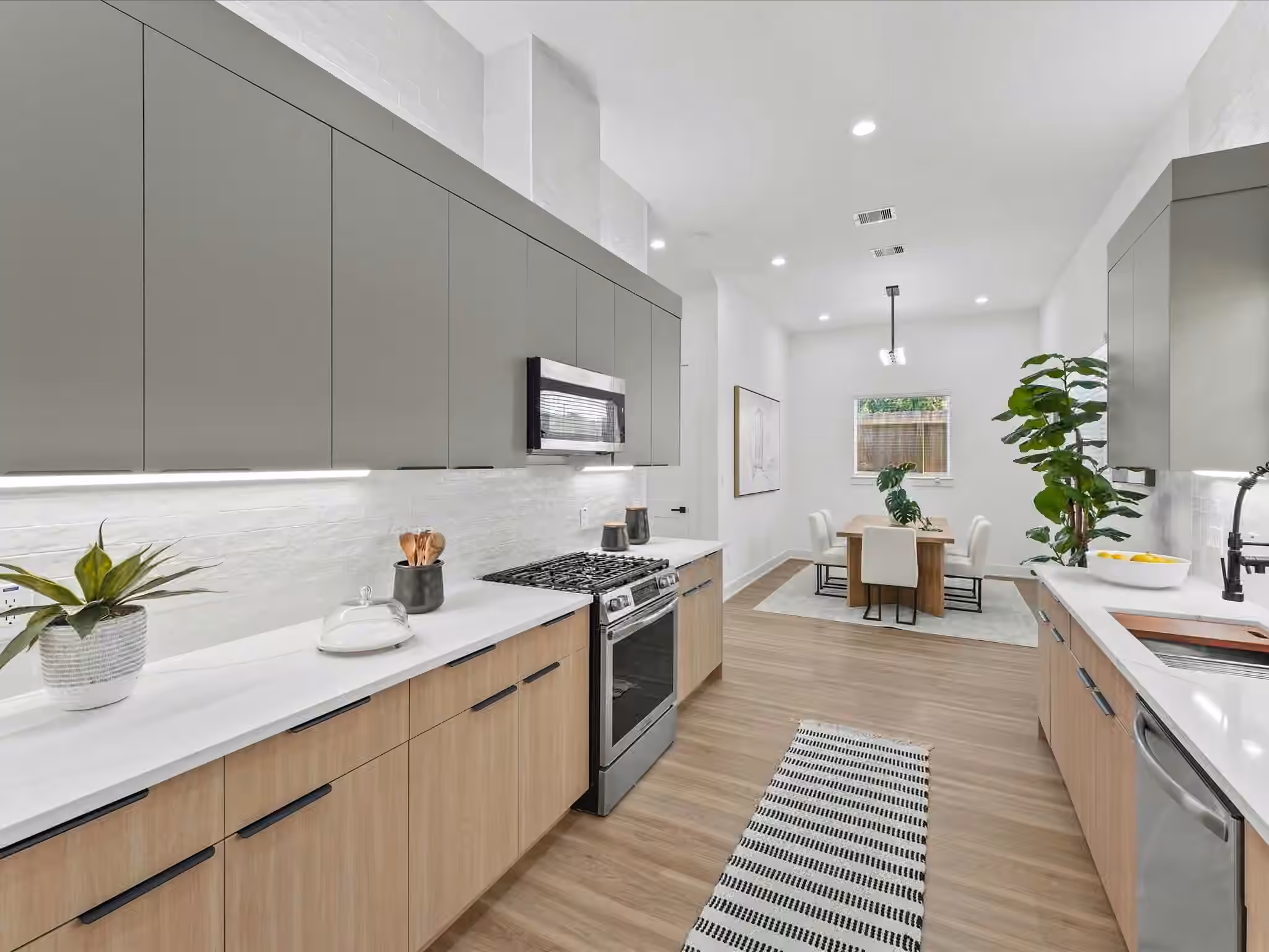 Photo 6 of 2590 W Tidwell Road, Houston, TX