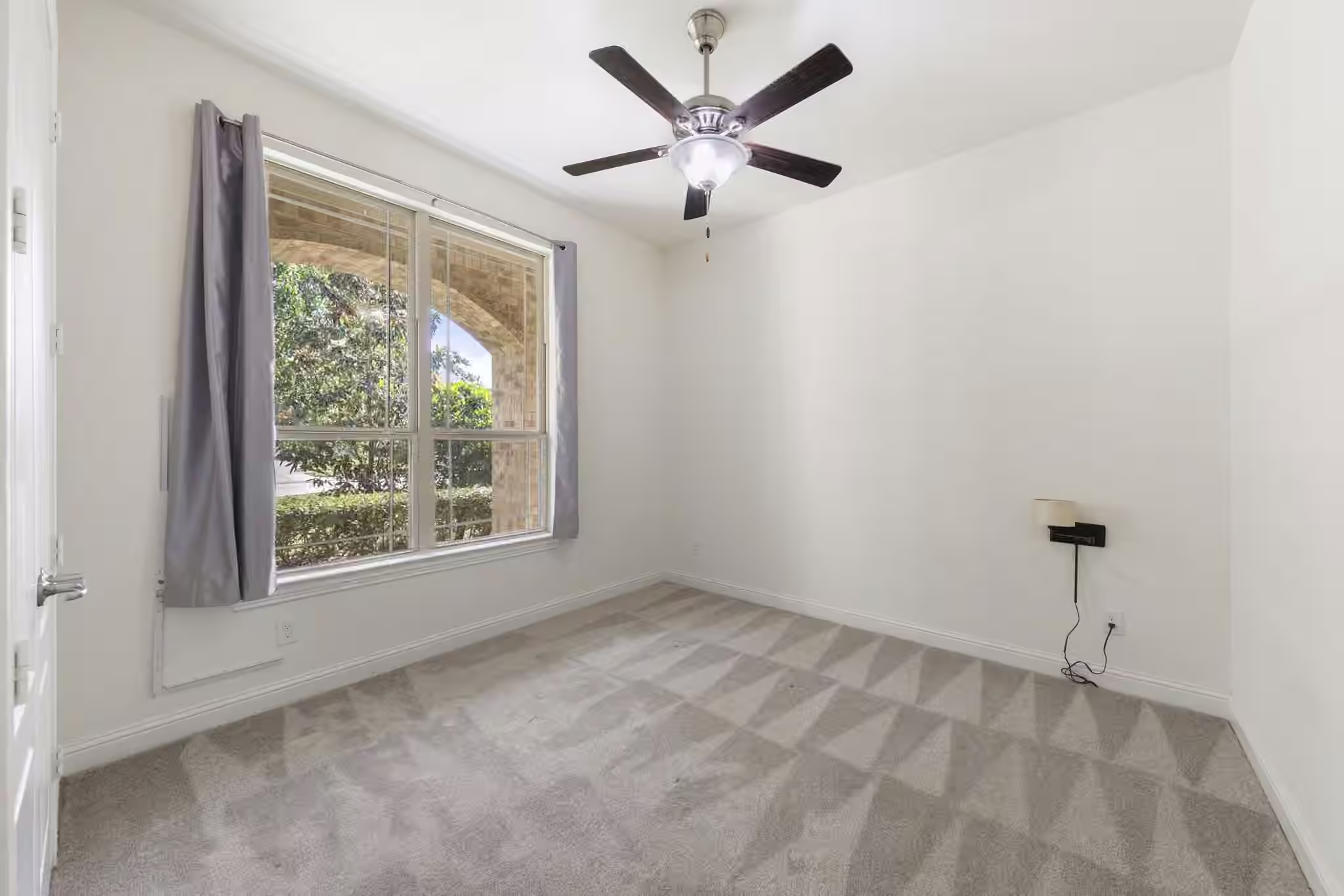 Photo 4 of 10235 S Goshawk Trail, Conroe, TX