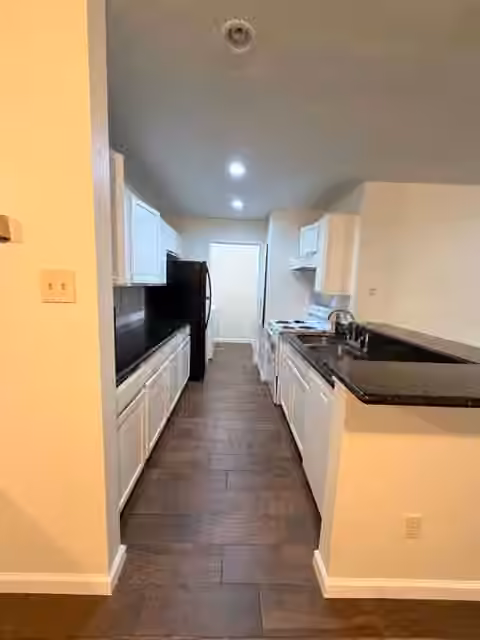 Photo 5 of 8271 Creekbend Drive 8271, Houston, TX