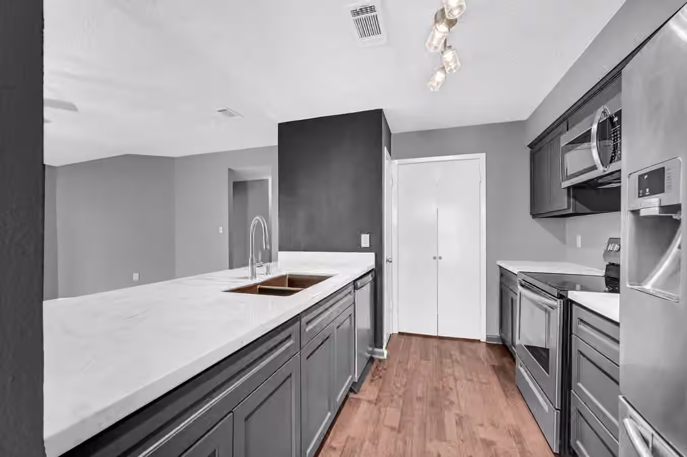 Photo 6 of 10207 Foxrow Lane, Houston, TX
