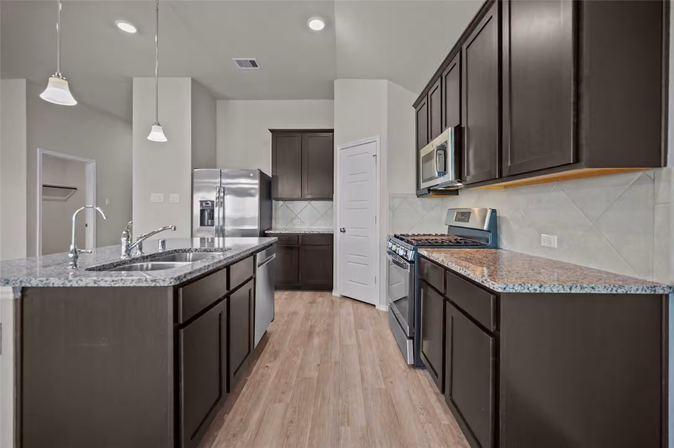 Photo 4 of 7730 Squall Lane, Baytown, TX