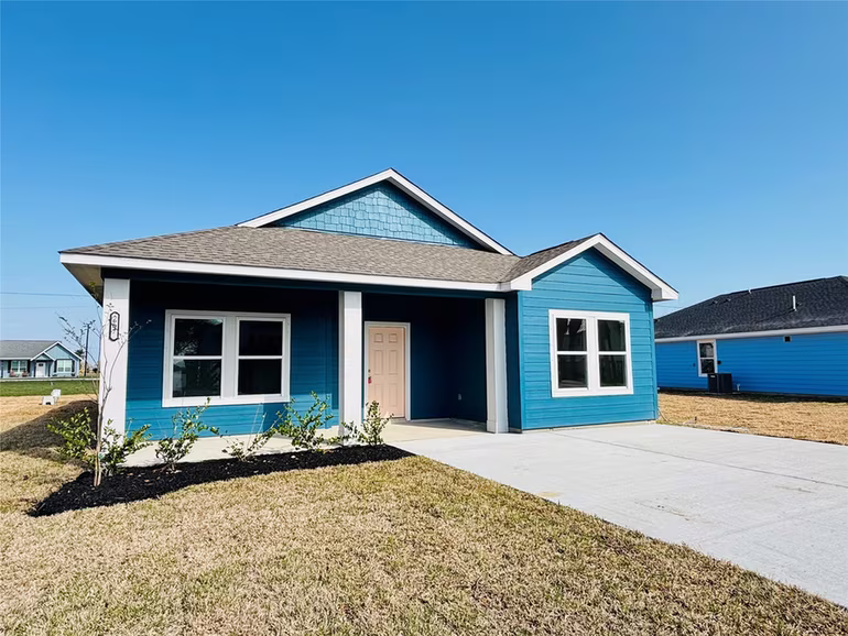 Photo of 607 W Bayshore Drive, Palacios, TX 77465