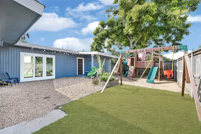 Photo 5 of 5234 Saxon Drive, Houston, TX