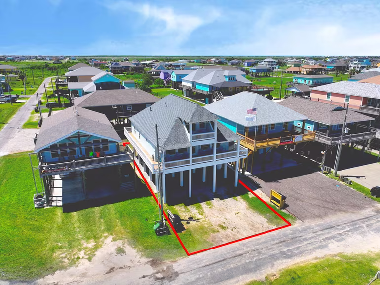 Photo 5 of 1215 Gulf Road, Crystal Beach, TX