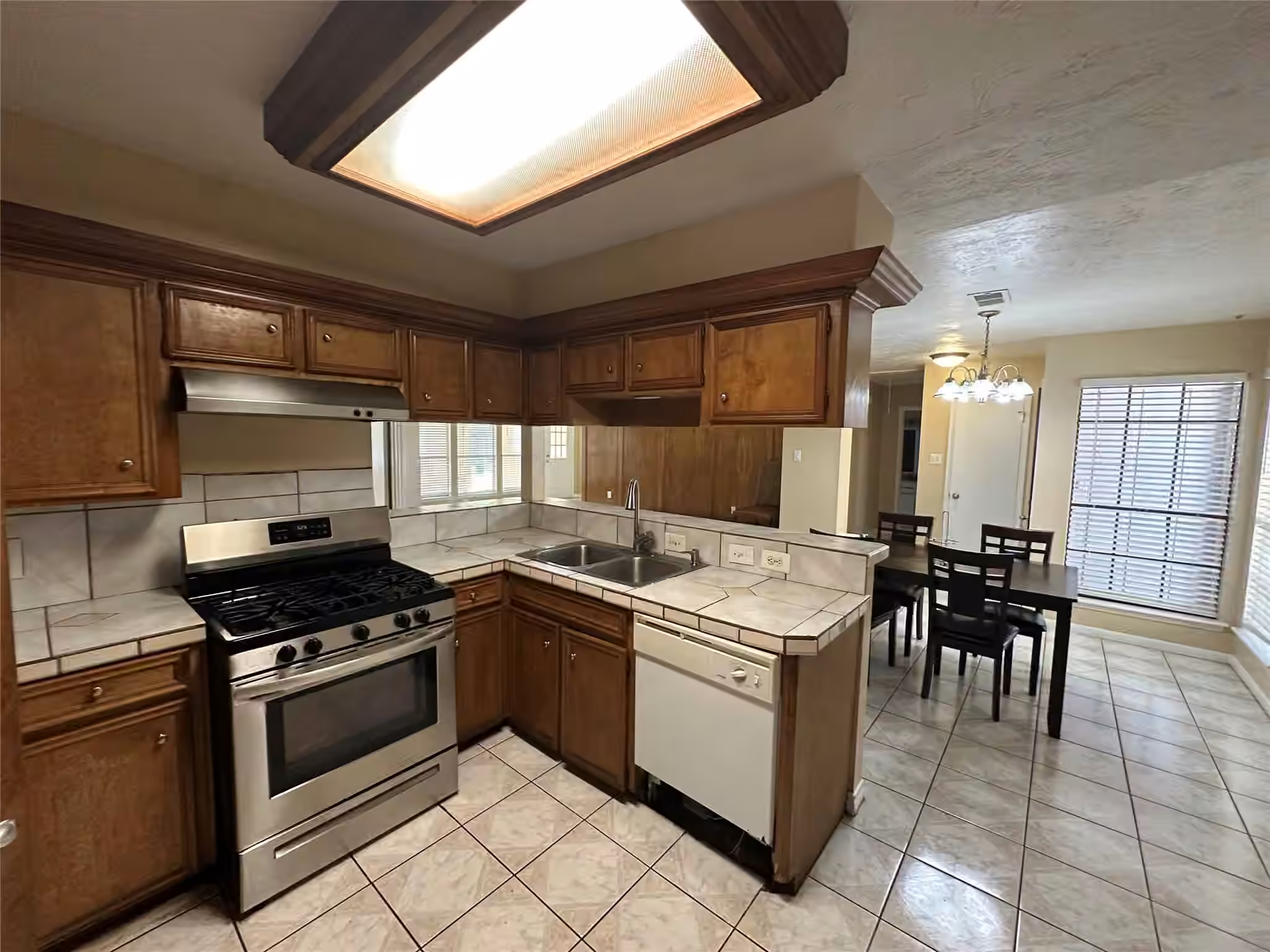Photo 5 of 6610 Readsland Lane, Houston, TX