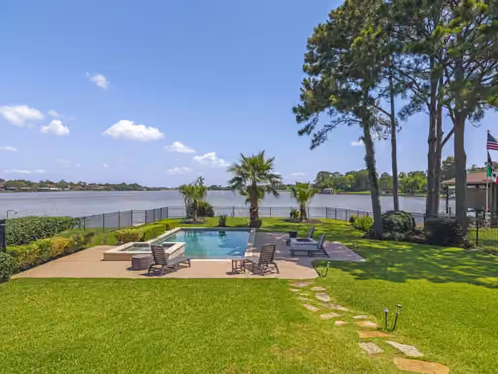 Photo of 217 Lakeshore Circle, Seabrook, TX 77586