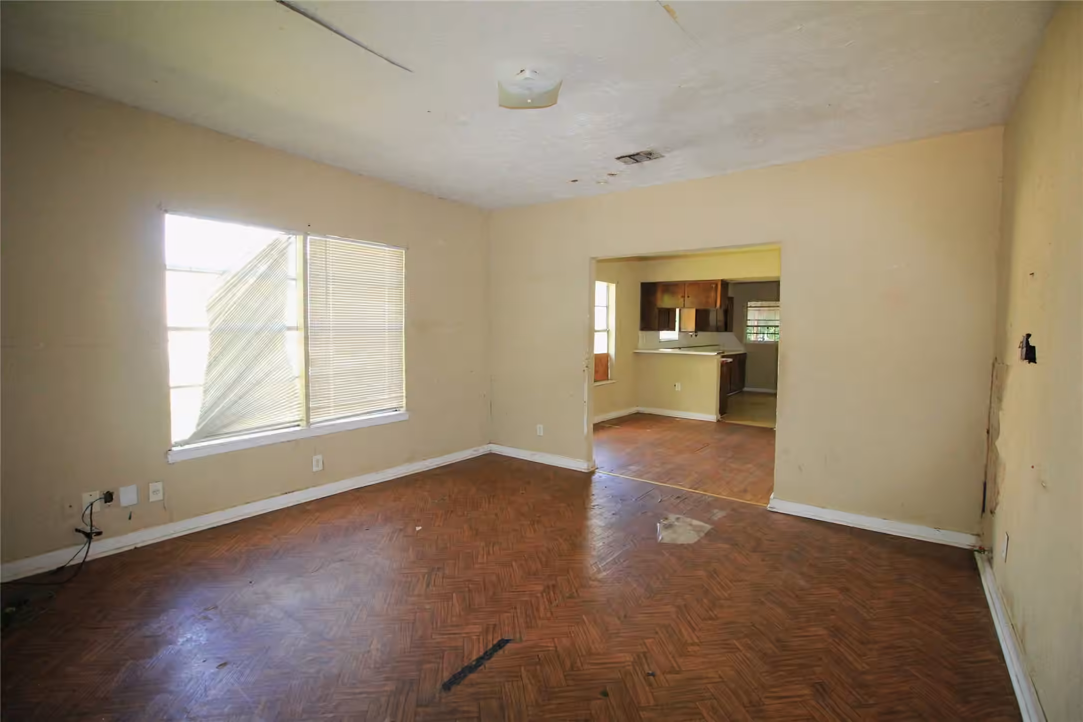 Photo 6 of 5352 Bell Street, Houston, TX