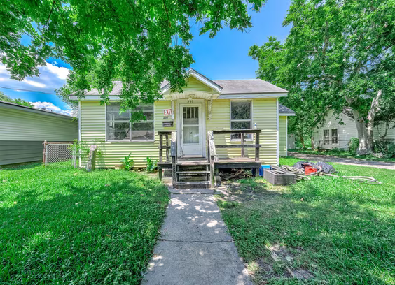 Photo of 207 N Logan Street, Texas City, TX 77590
