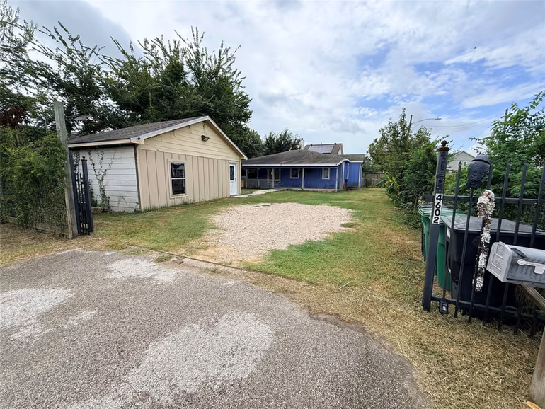 Photo 5 of 4602 Nichols Street, Houston, TX