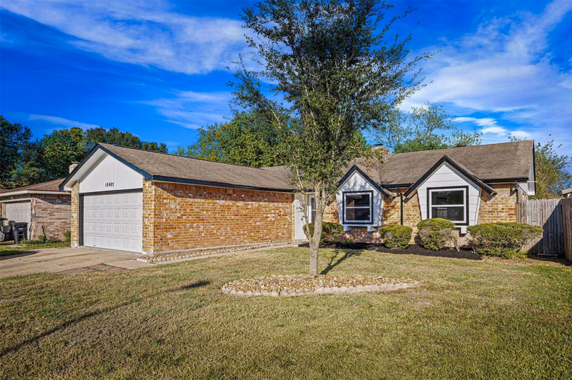 Photo 3 of 10407 Townhall Lane, Sugar Land, TX