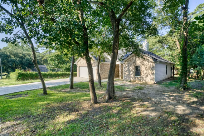 Photo 3 of 1112 Holly Springs, Huntsville, TX