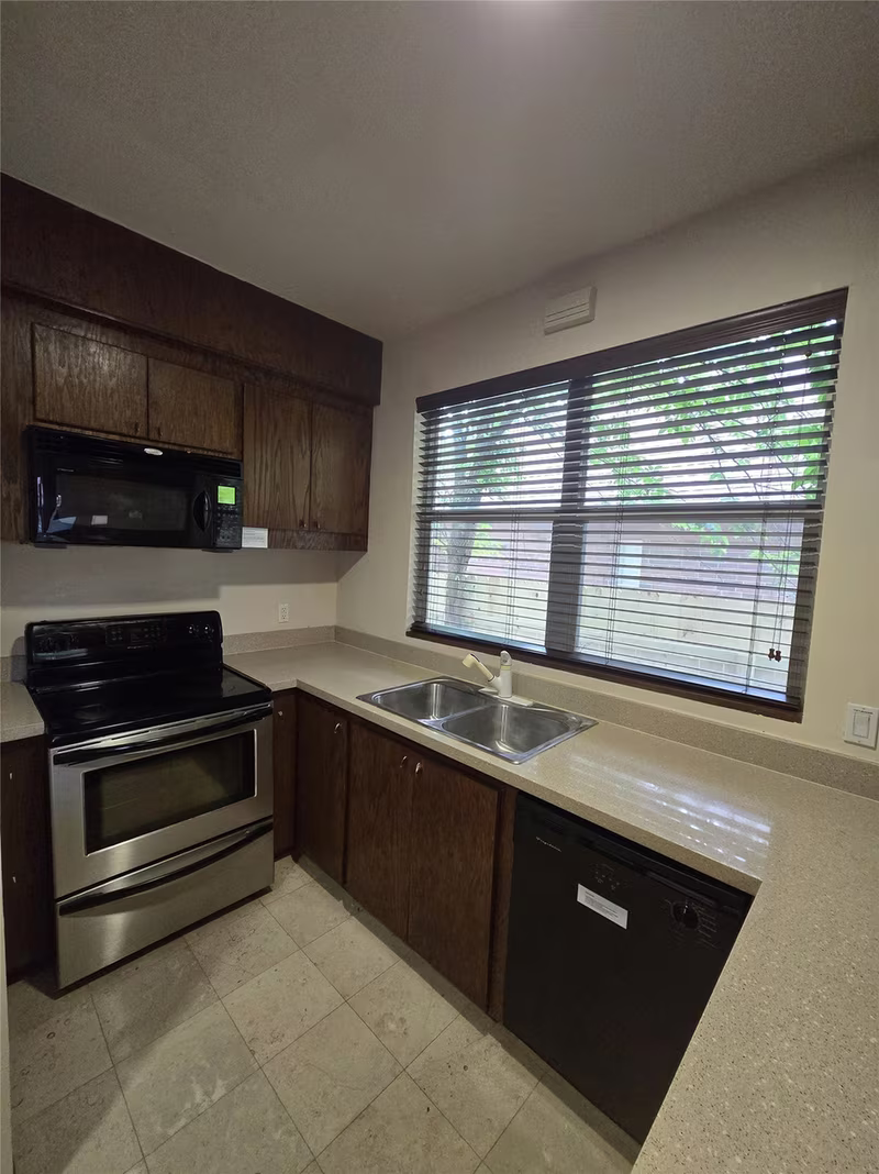 Photo 5 of 3231 Hemingway Drive, Montgomery, TX