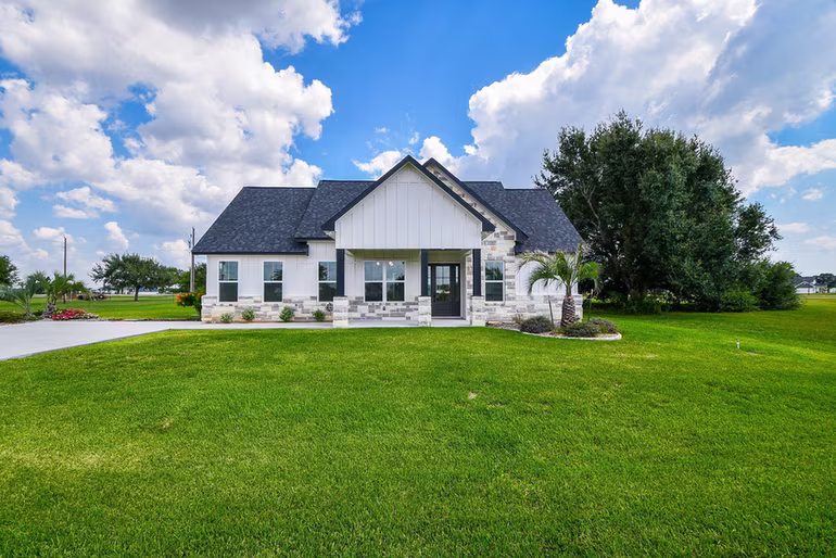 Photo of 595 Buckskin Drive, Palacios, TX 77465