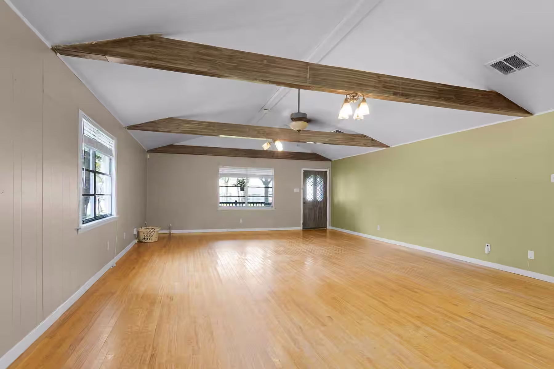 Photo 4 of 11501 Friendship Lane, Conroe, TX