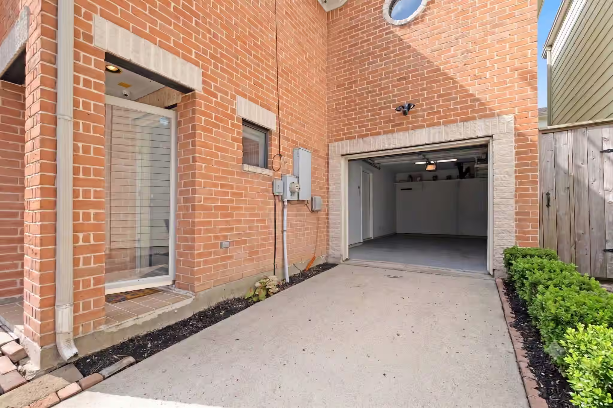 Photo 3 of 5951 South Loop E 10, Houston, TX