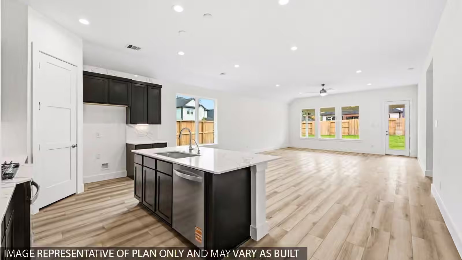 Photo 5 of 428 Springfield Terrace Drive, Conroe, TX