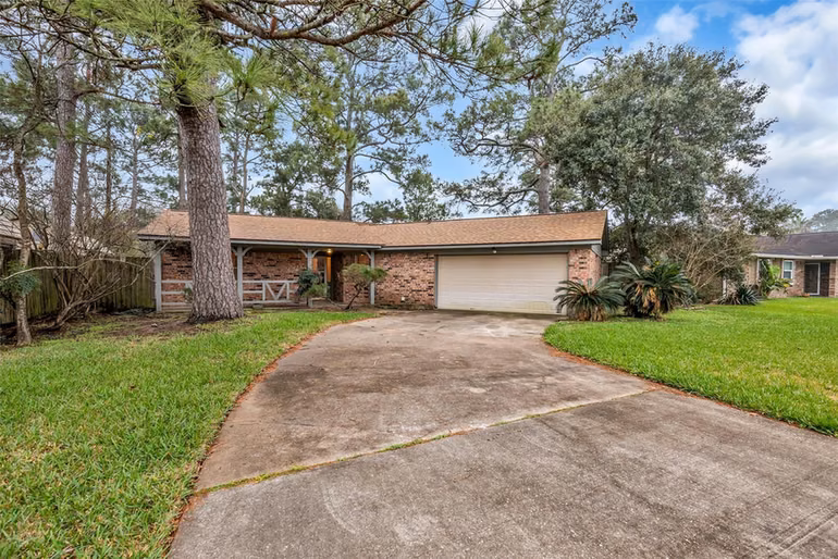 Photo of 10002 Pinehurst Street, Baytown, TX 77521