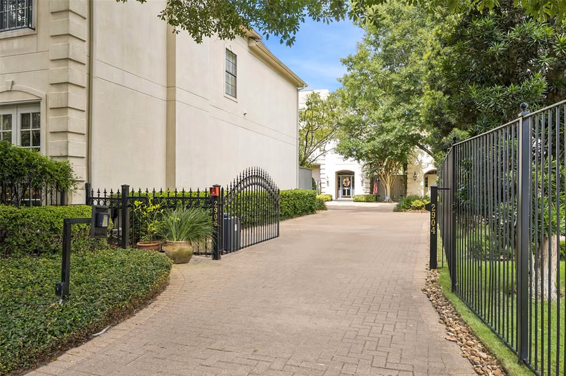 Photo 5 of 2906 Mid Lane, Houston, TX