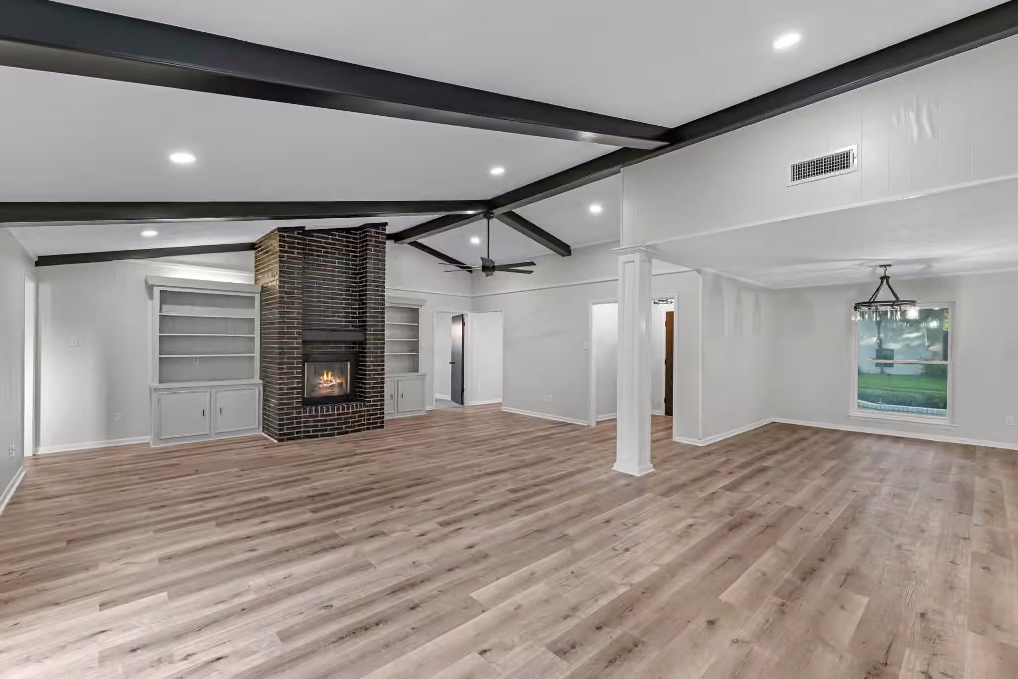 Photo 3 of 213 Westview Drive, Sealy, TX