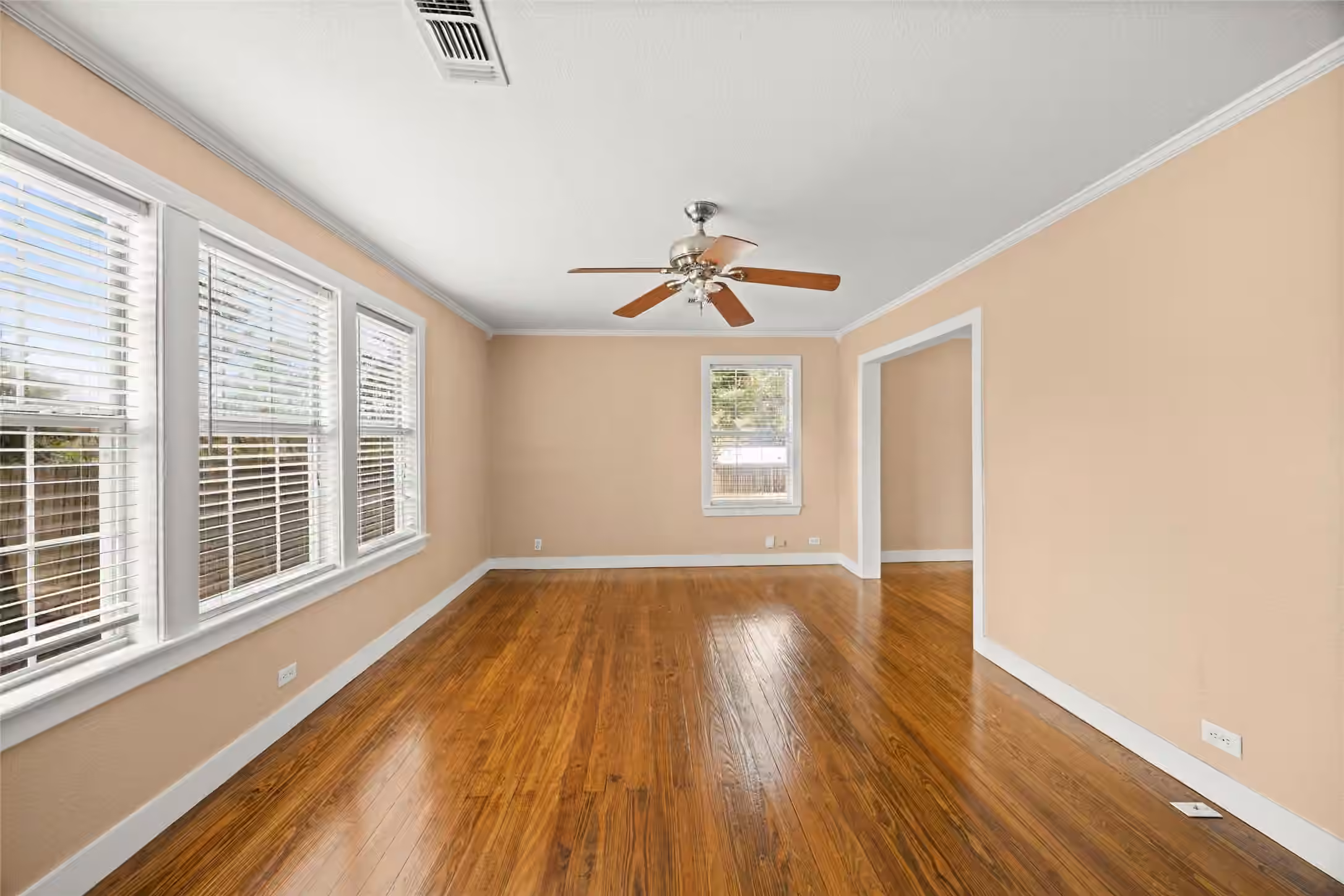 Photo 7 of 906 W First Street, Brenham, TX