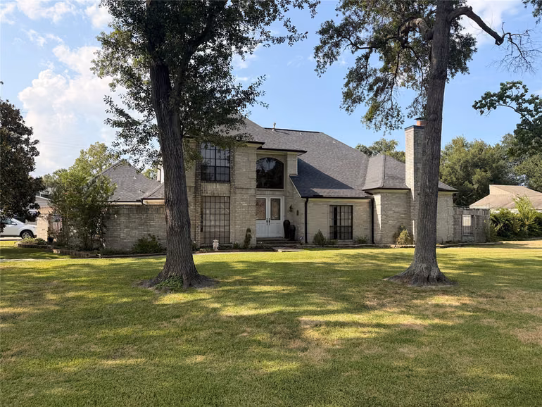 Photo of 222 Pin Oak Drive, Baytown, TX 77520