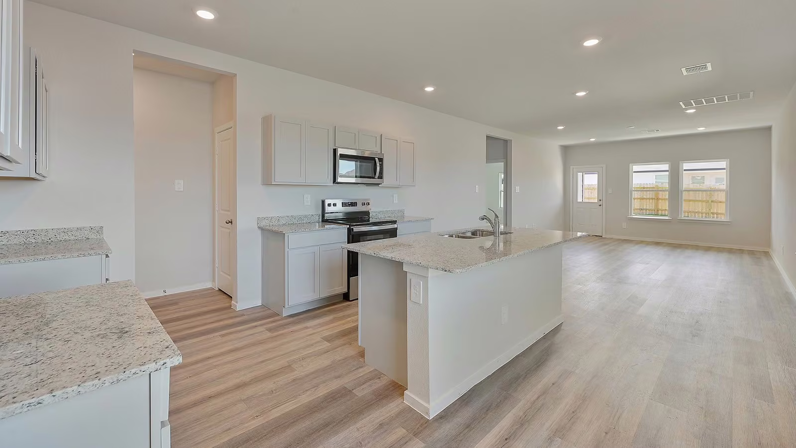 Photo 5 of 6726 Canyon Breeze Drive, Rosenberg, TX