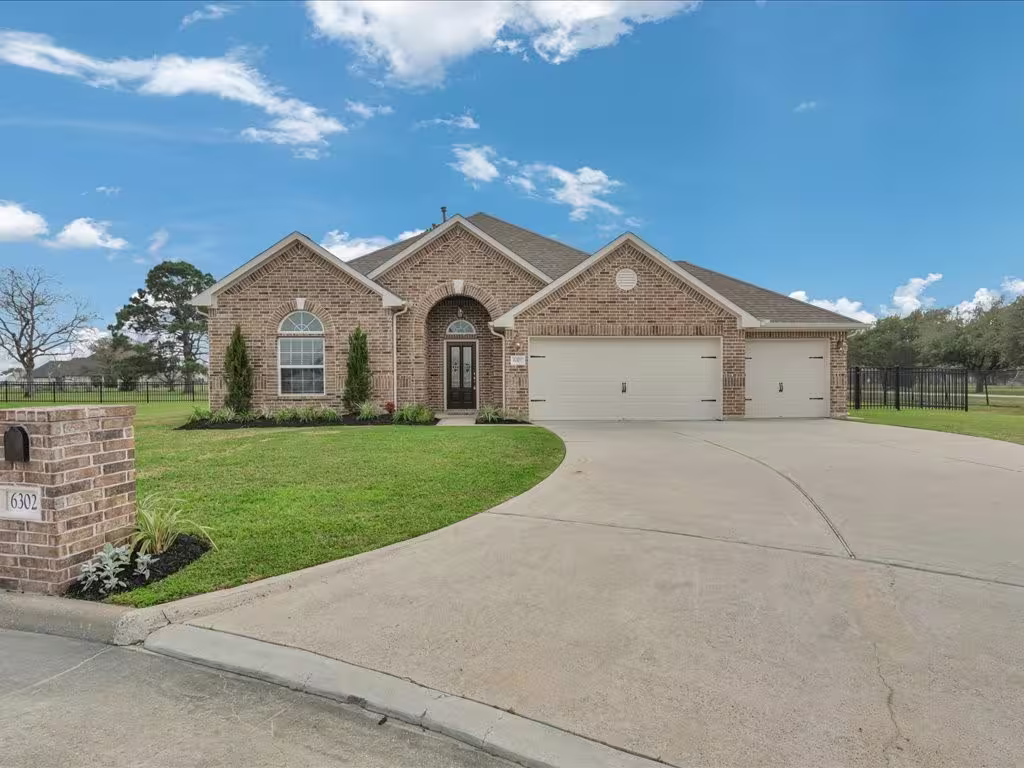 Photo of 6302 Fisher Reef Drive, Beach City, TX