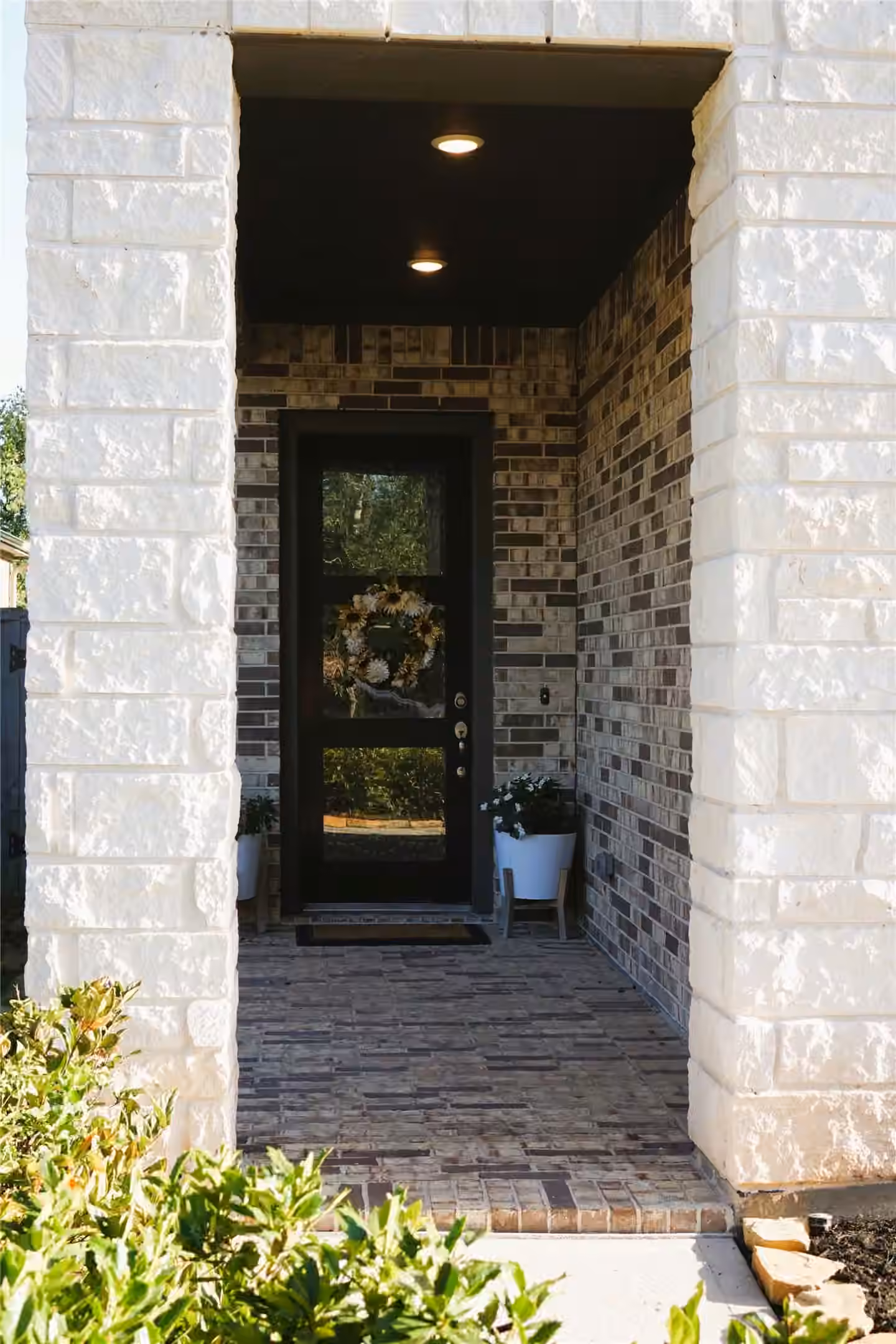 Photo 3 of 352 Mallorn Lane, Montgomery, TX