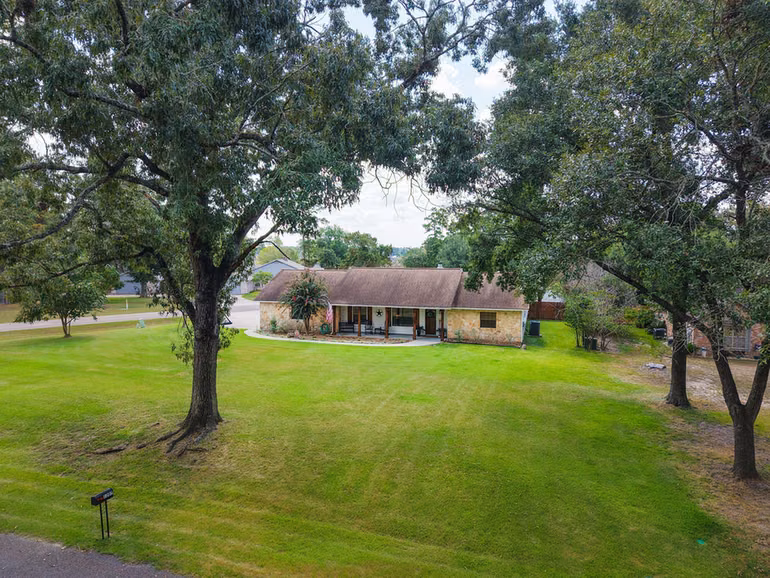 Photo 3 of 1207 Gail Drive, Pinehurst, TX