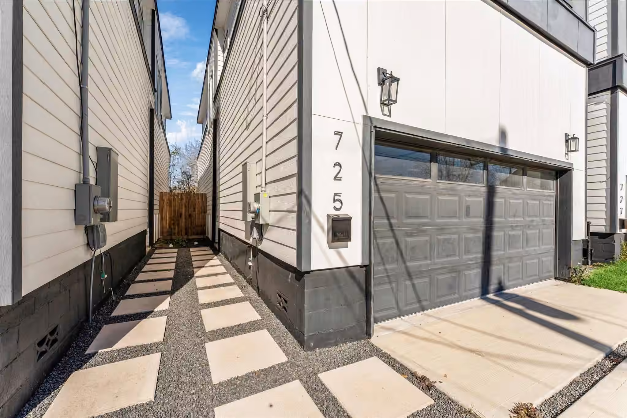 Photo 4 of 725 E 37th Street, Houston, TX