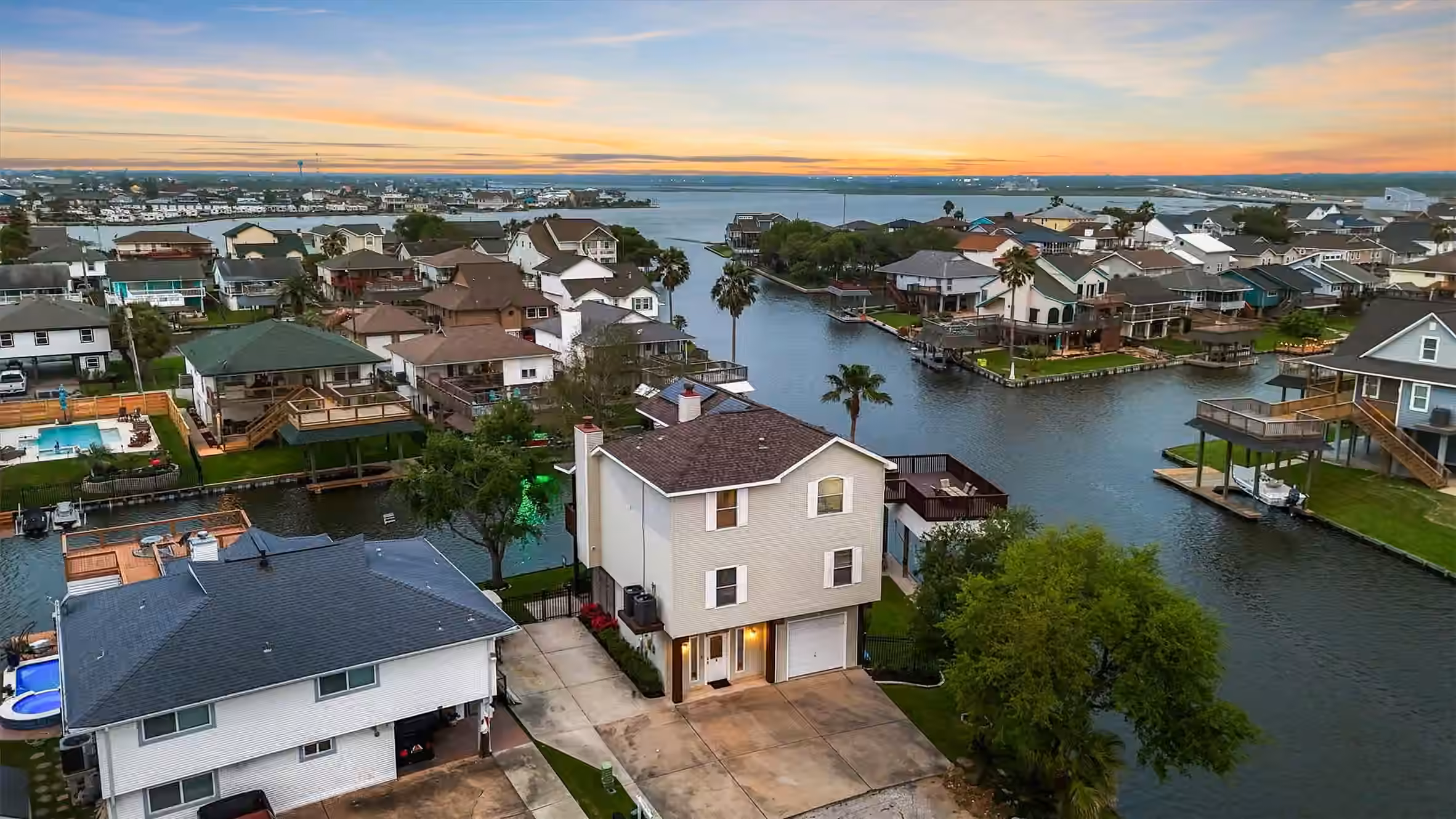 Photo 2 of 9 S Sandpiper Street, La Marque, TX
