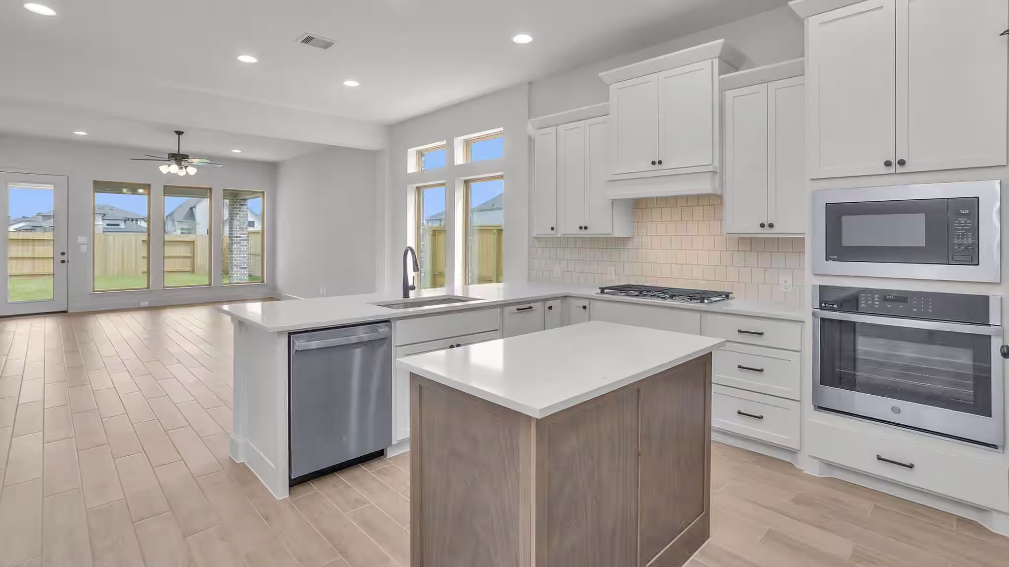 Photo 5 of 397 Mulberry Creek Street, Conroe, TX