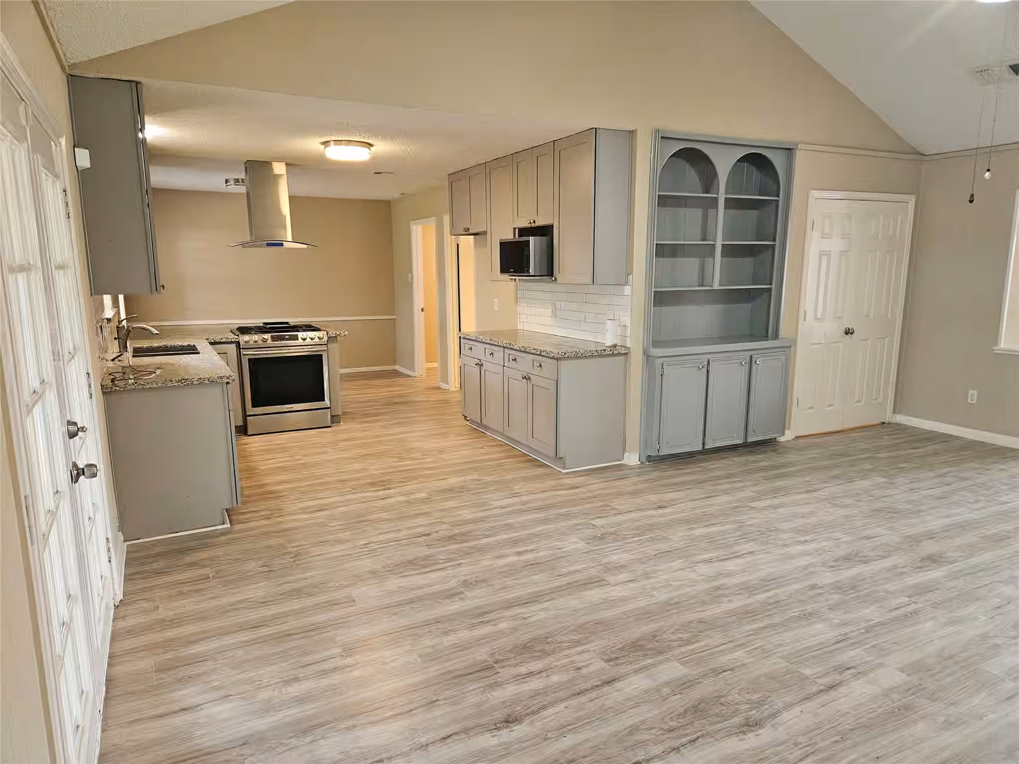 Photo 5 of 1402 New Orleans Street, Deer Park, TX