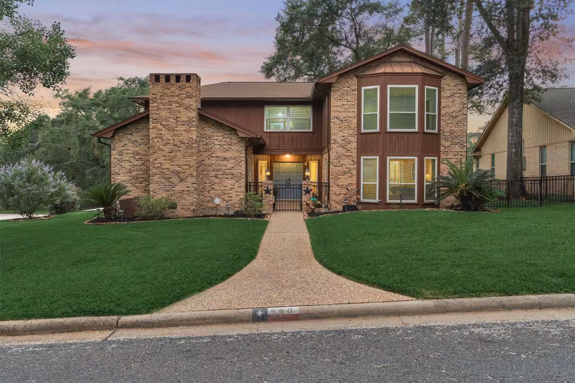 Photo 3 of 660 Hillcrest Drive, Huntsville, TX
