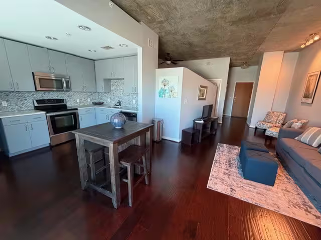 Photo 4 of 5925 Almeda Road 11513, Houston, TX