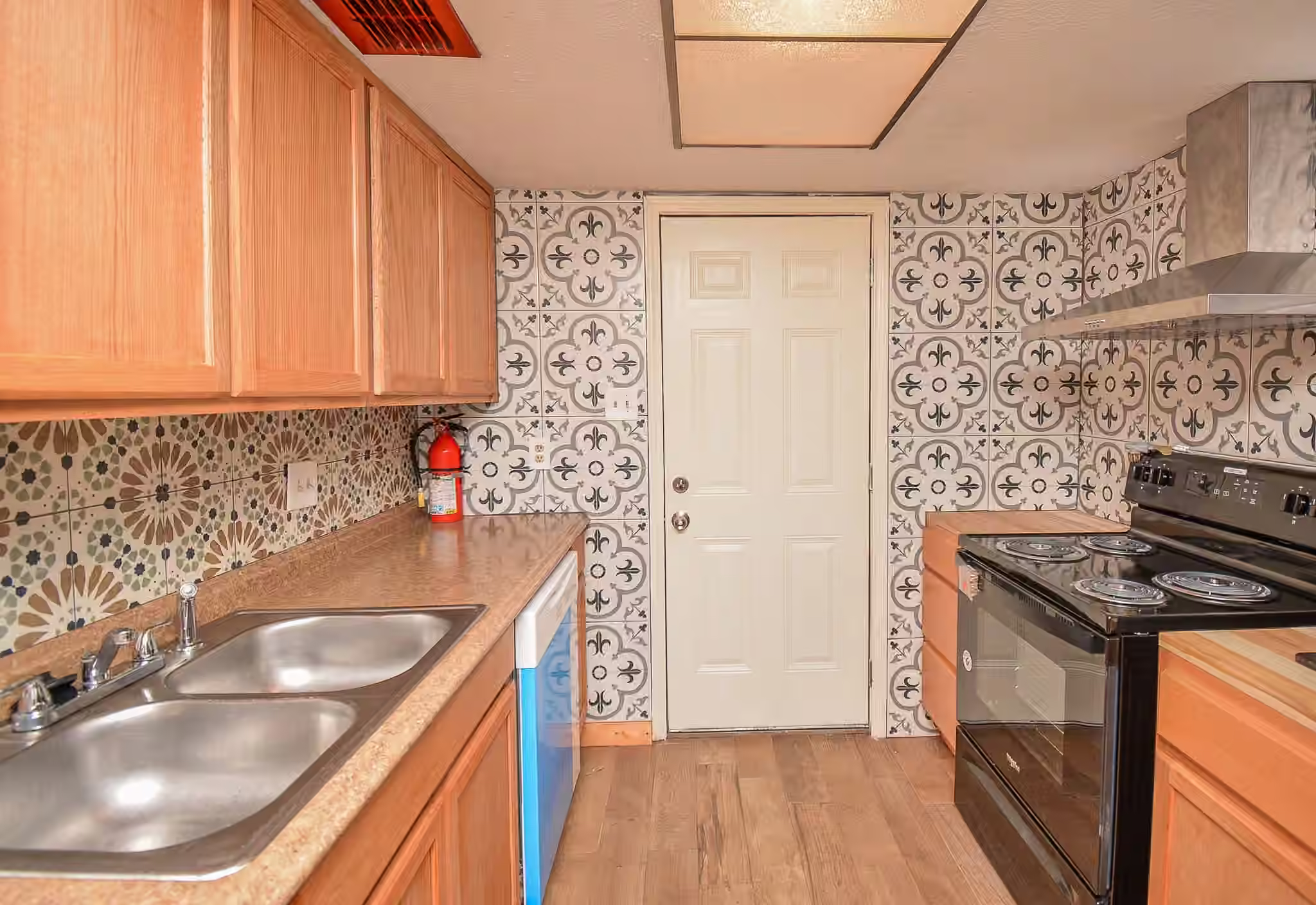 Photo 3 of 7047 CHASEWOOD Drive, Houston, TX