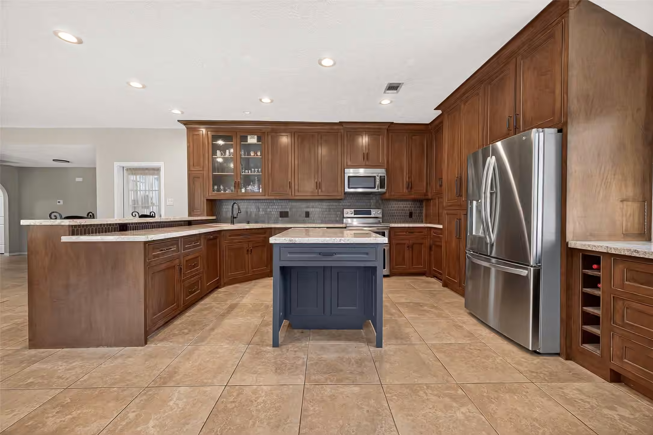 Photo 4 of 7303 Oak Bluff Drive, Magnolia, TX