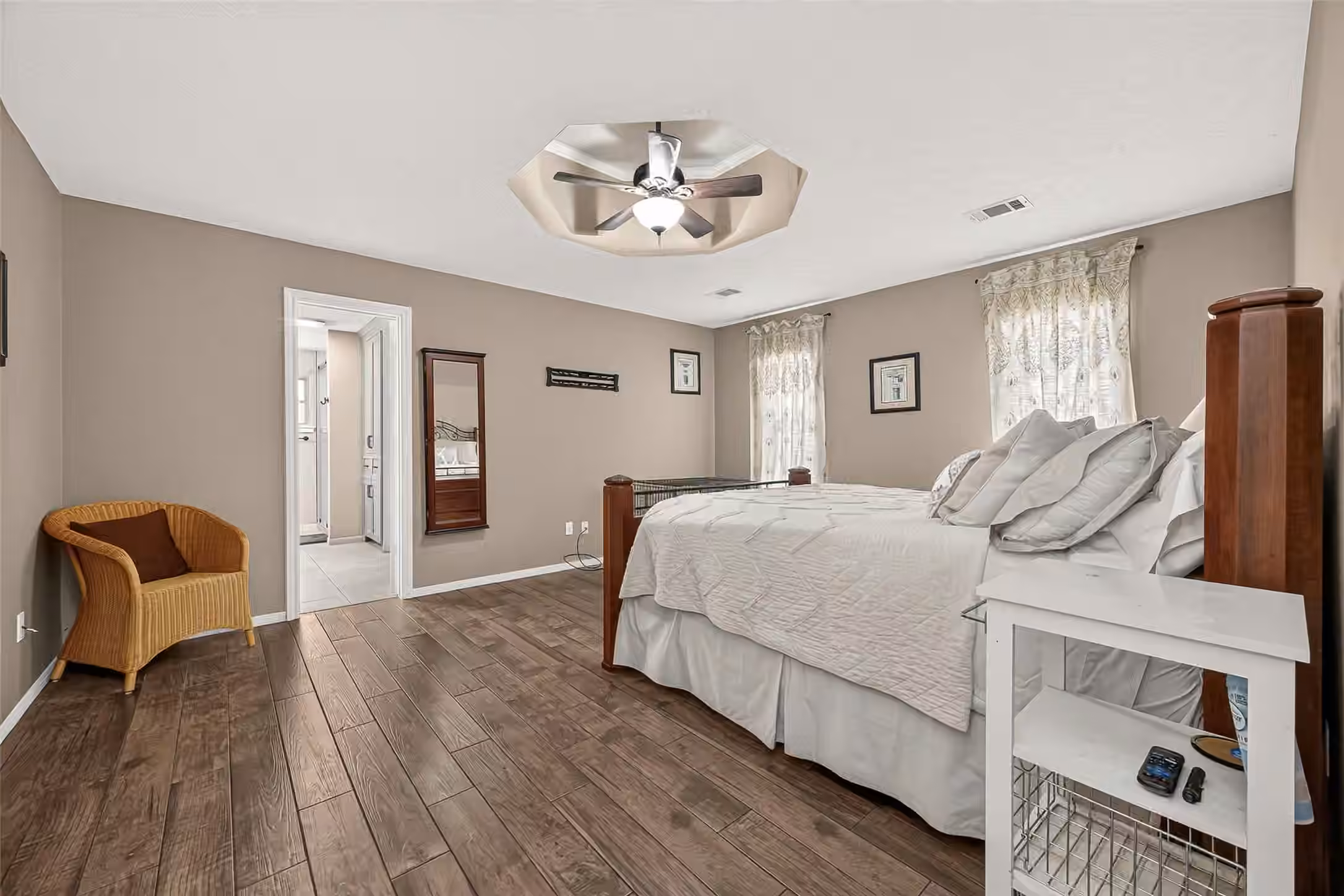Photo 7 of 7303 Oak Bluff Drive, Magnolia, TX