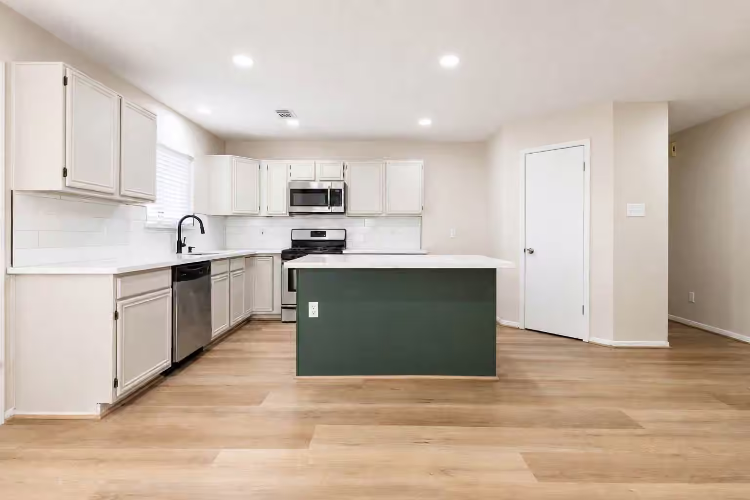 Photo 5 of 15819 Contender Lane, Friendswood, TX