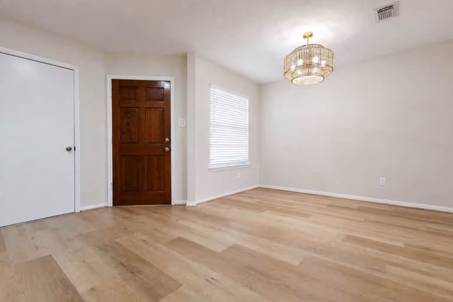 Photo 7 of 15819 Contender Lane, Friendswood, TX