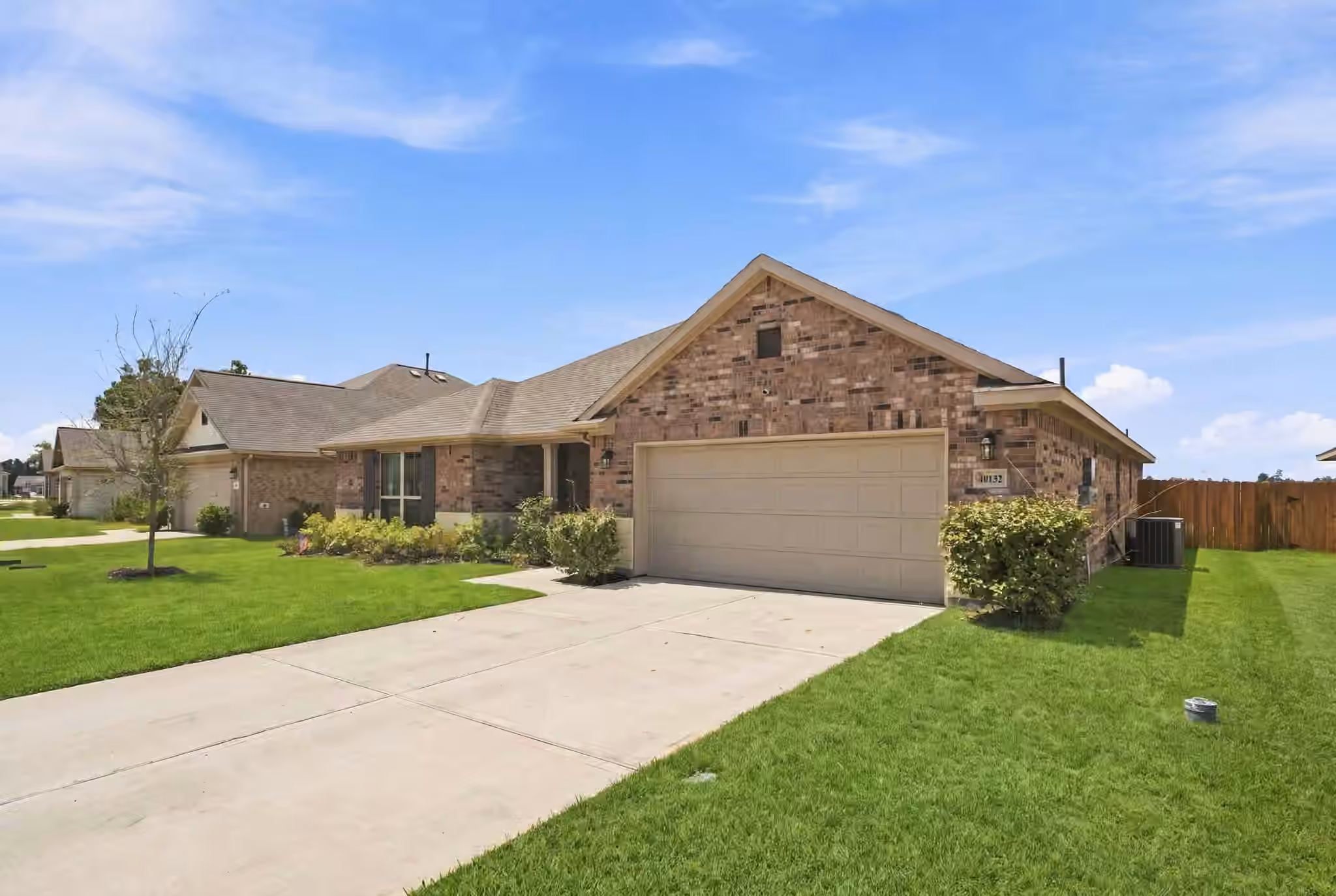 Photo 3 of 40132 Spyglass Hill Drive, Cleveland, TX