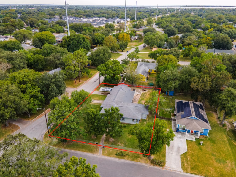 Photo of 1226 14th Avenue N, Texas City, TX